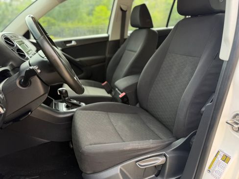 Used 2014 Volkswagen Tiguan S image 14