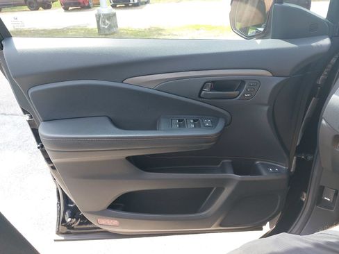 Used 2022 Honda Pilot TrailSport image 28