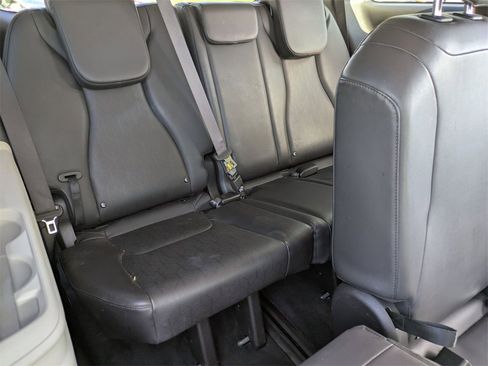 Used 2024 Kia Carnival LX image 29