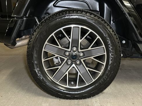 Used 2024 Jeep Wrangler High Altitude AWD/4WD image 8