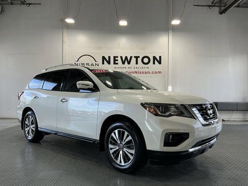 Used 2018 Nissan Pathfinder SV image 41