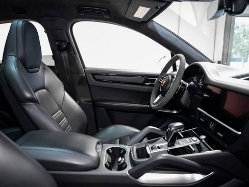 Used 2022 Porsche Cayenne Turbo S image 61