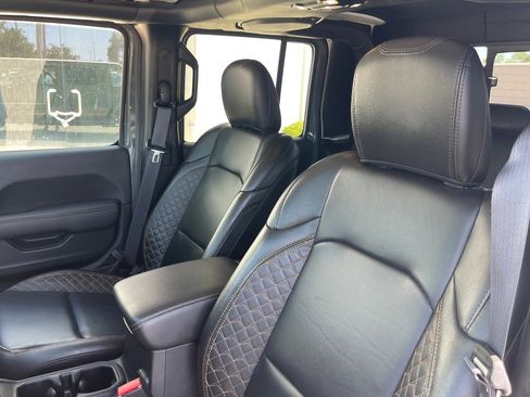 Used 2022 Jeep Gladiator Overland AWD/4WD image 3