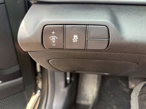 Used 2024 Hyundai Elantra SEL FWD image 11