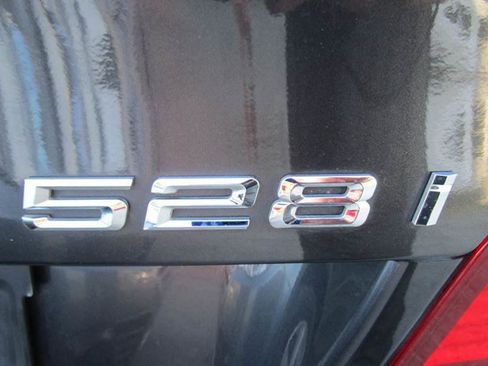 Used 2011 BMW 528i Sedan image 12