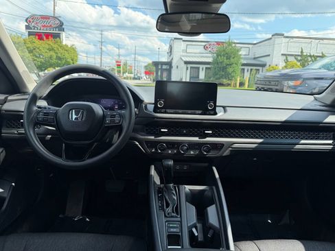 Used 2023 Honda Accord EX image 17