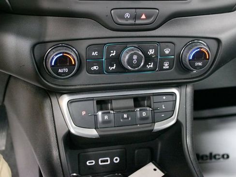 Used 2024 GMC Terrain SLE w/ Driver Convenience Package FWD image 20