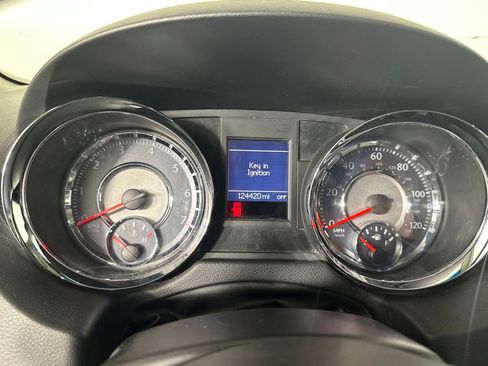 Used 2016 Chrysler Town & Country Touring image 20