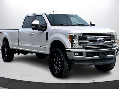 Used 2017 Ford F350 Lariat w/ Tow Technology Bundle image 2