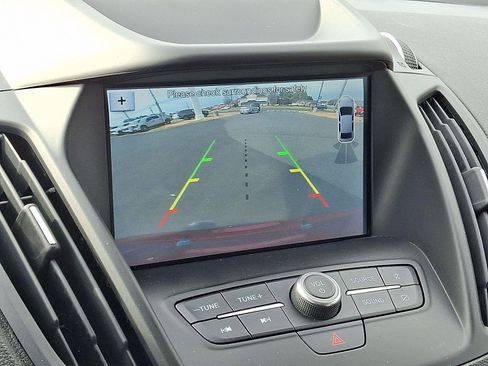 Used 2019 Ford Escape SEL image 17