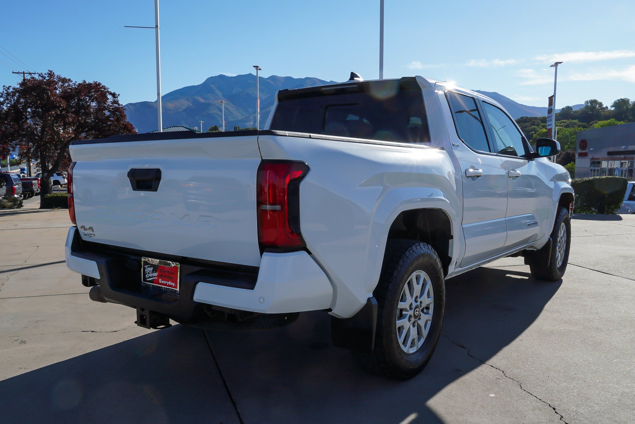 Certified 2024 Toyota Tacoma SR5 AWD/4WD image 8