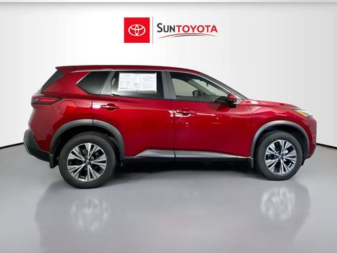 Used 2023 Nissan Rogue SV FWD image 2