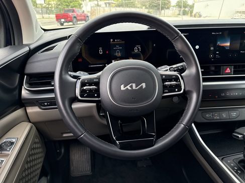 Used 2026 Kia Carnival FWD image 11