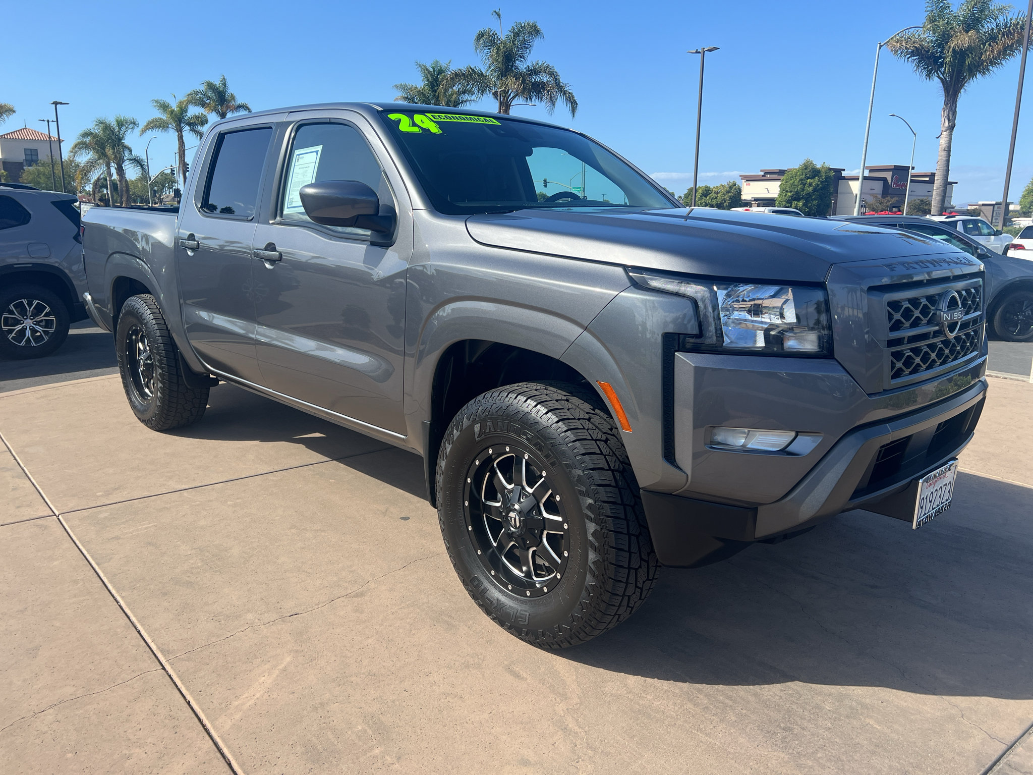Used 2024 Nissan Frontier SV w/ SV Convenience Package RWD image 3