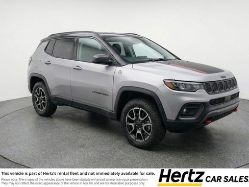 Used 2025 Jeep Compass Trailhawk AWD/4WD image 1