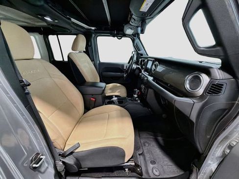 Used 2018 Jeep Wrangler Unlimited Sahara AWD/4WD image 24