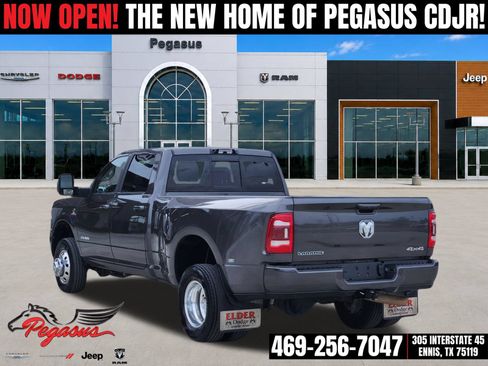 Used 2024 RAM 3500 Laramie AWD/4WD image 4