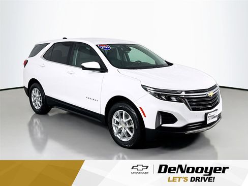 Used 2022 Chevrolet Equinox LT image 1