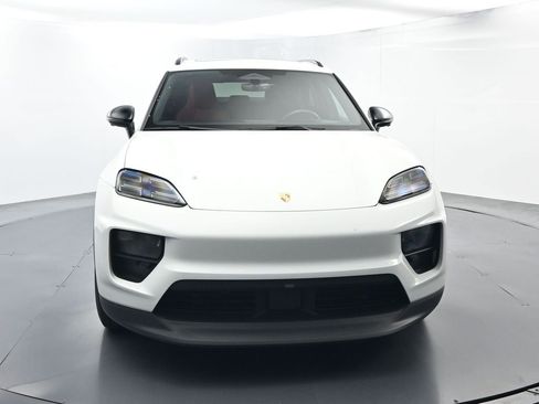 Certified 2025 Porsche Macan 4S Electric AWD/4WD image 18