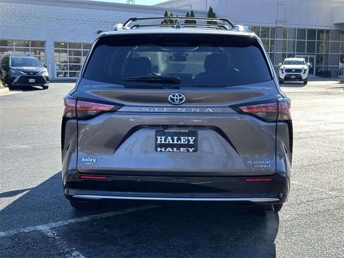 Used 2023 Toyota Sienna Platinum image 21