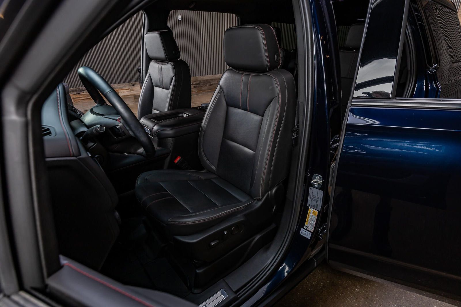 Used 2024 Chevrolet Tahoe RST w/ Luxury Package AWD/4WD image 25