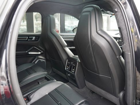 Used 2021 Porsche Cayenne Turbo image 67