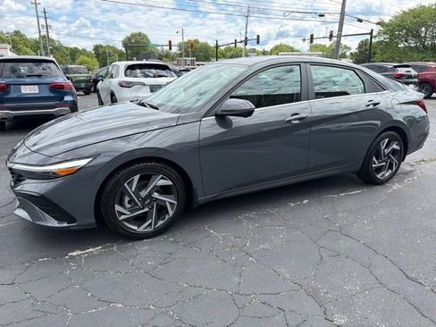Used 2024 Hyundai Elantra Limited FWD image 3