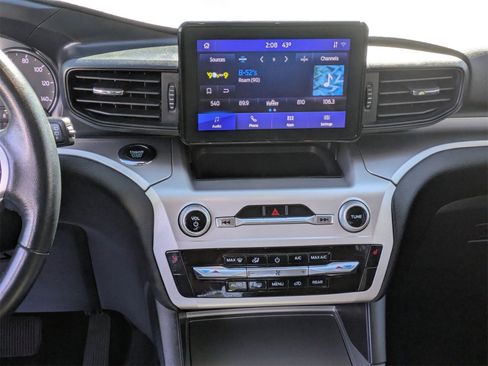 Used 2022 Ford Explorer XLT image 20