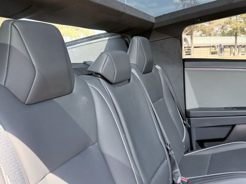 Used 2025 Tesla Cybertruck AWD Crew Cab image 42