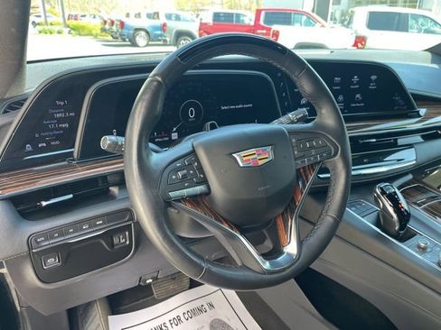 Used 2024 Cadillac Escalade Premium Luxury AWD/4WD image 19