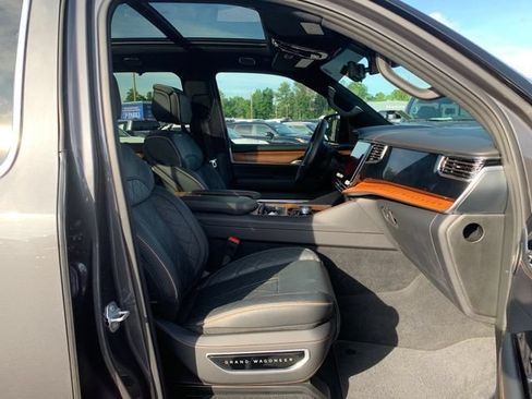 Used 2025 Jeep Grand Wagoneer Series III AWD/4WD image 16