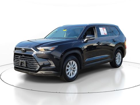 Used 2024 Toyota Grand Highlander AWD image 2