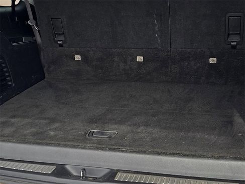 Used 2020 Chevrolet Suburban LT image 8