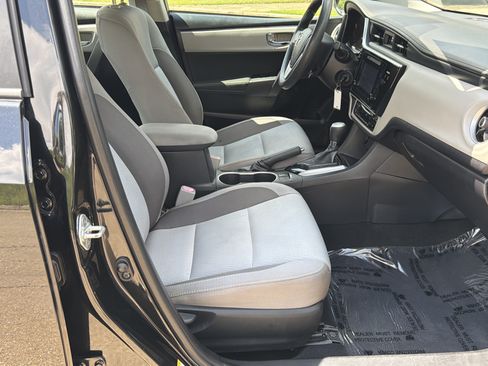 Used 2017 Toyota Corolla LE FWD image 13