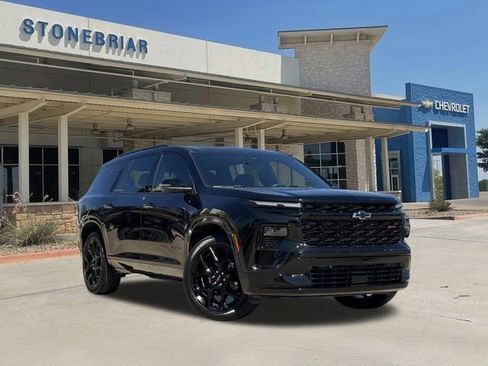 Used 2024 Chevrolet Traverse RS image 2