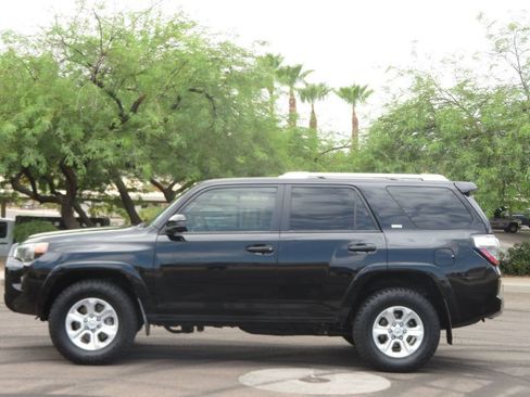 Used 2015 Toyota 4Runner SR5 AWD/4WD image 2