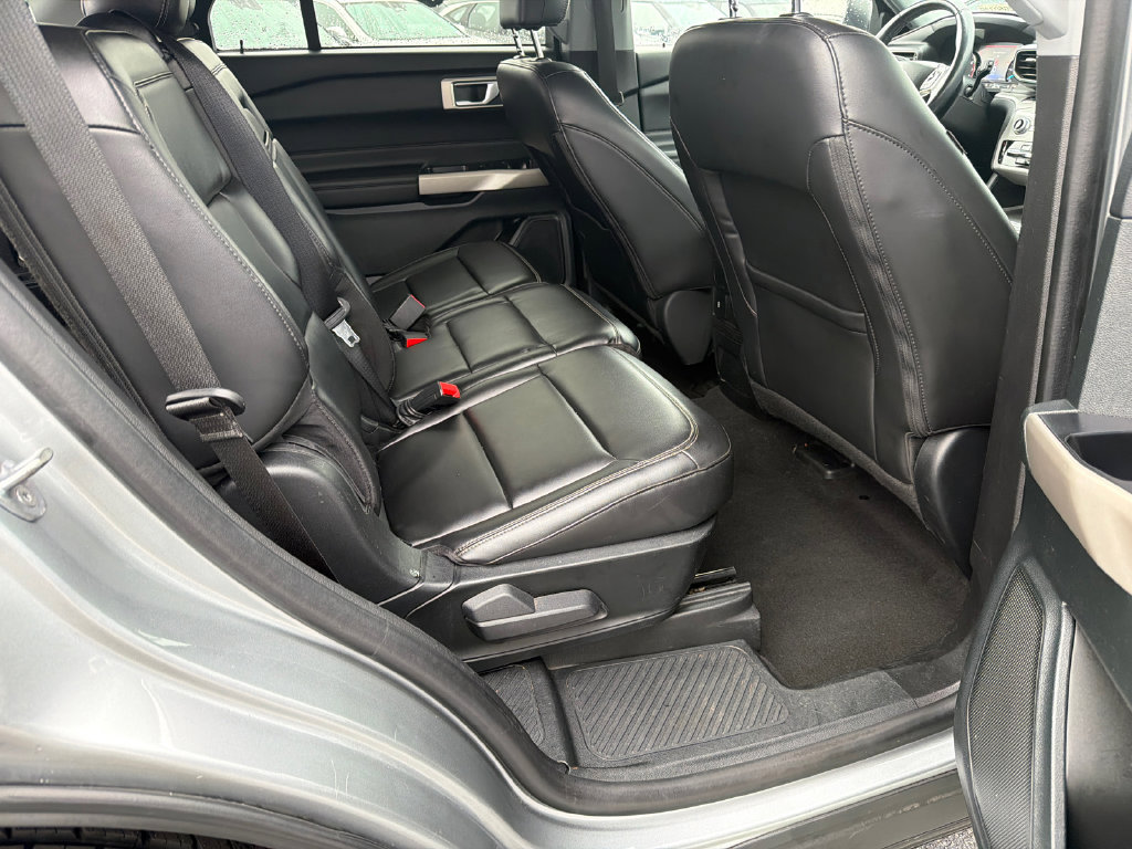 Used 2023 Ford Explorer XLT w/ Equipment Group 202A AWD/4WD image 15