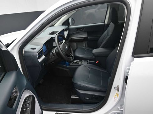 Used 2025 Ford Maverick XLT w/ XLT Luxury Package image 14