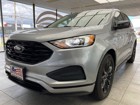 Used 2022 Ford Edge SE w/ Black Appearance Package image 3