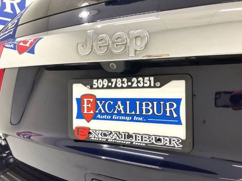Used 2012 Jeep Grand Cherokee Laredo AWD/4WD image 19