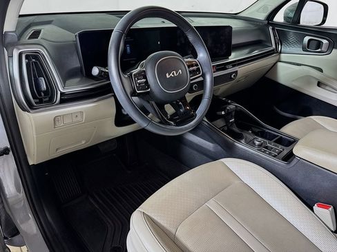 Used 2024 Kia Sorento S FWD image 7