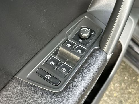 Used 2020 Volkswagen Tiguan SE w/ Panoramic Sunroof Package FWD image 15