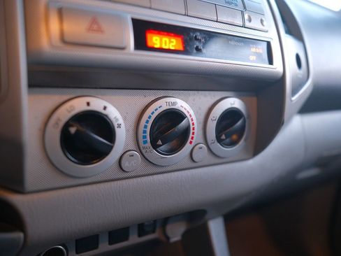 Used 2011 Toyota Tacoma PreRunner w/ SR5 Pkg #2 image 18