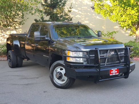 Used 2008 Chevrolet Silverado 3500 LT w/ EZ-Lift Tailgate Package image 3