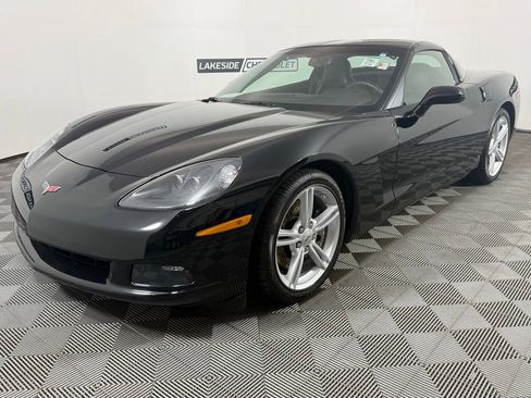 Used 2008 Chevrolet Corvette Coupe w/ Z51 Performance Package RWD image 2