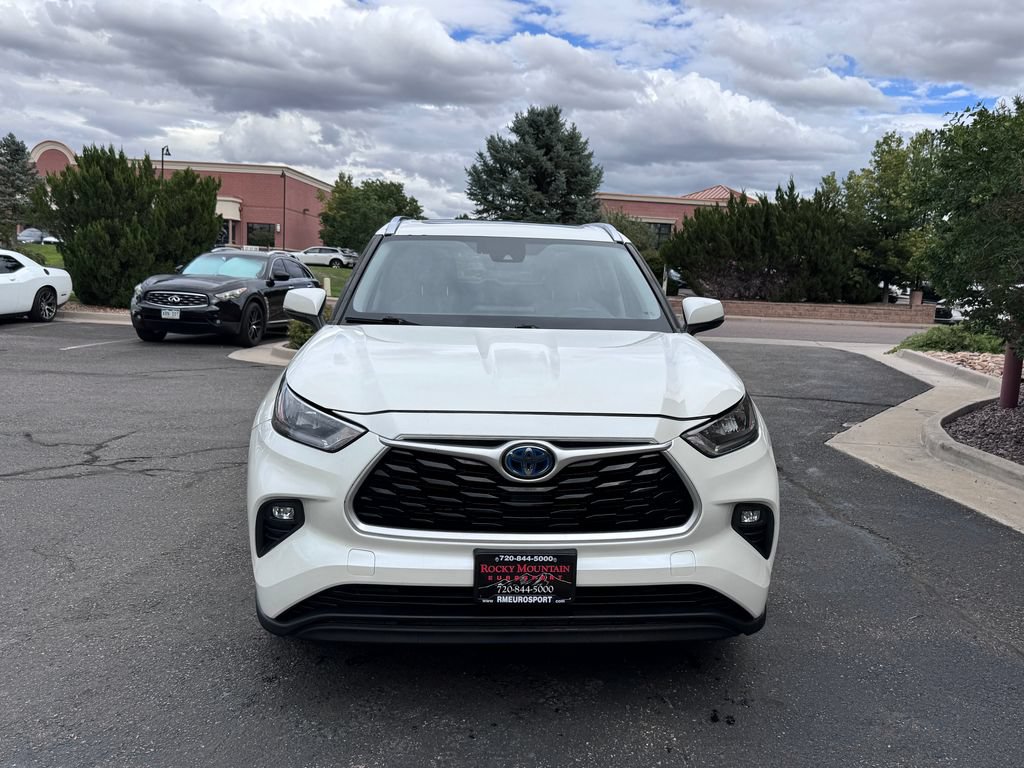 Used 2020 Toyota Highlander XLE AWD/4WD image 3