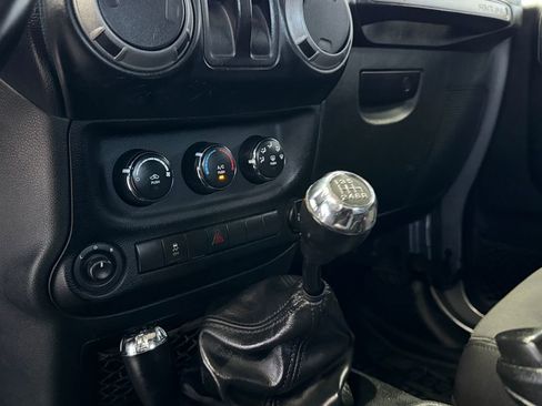 Used 2017 Jeep Wrangler Sport AWD/4WD image 18