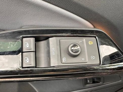 Used 2024 Volkswagen ID.4 S image 16