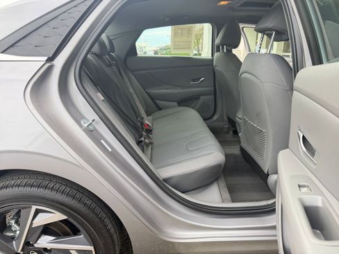 Used 2025 Hyundai Elantra SEL image 28