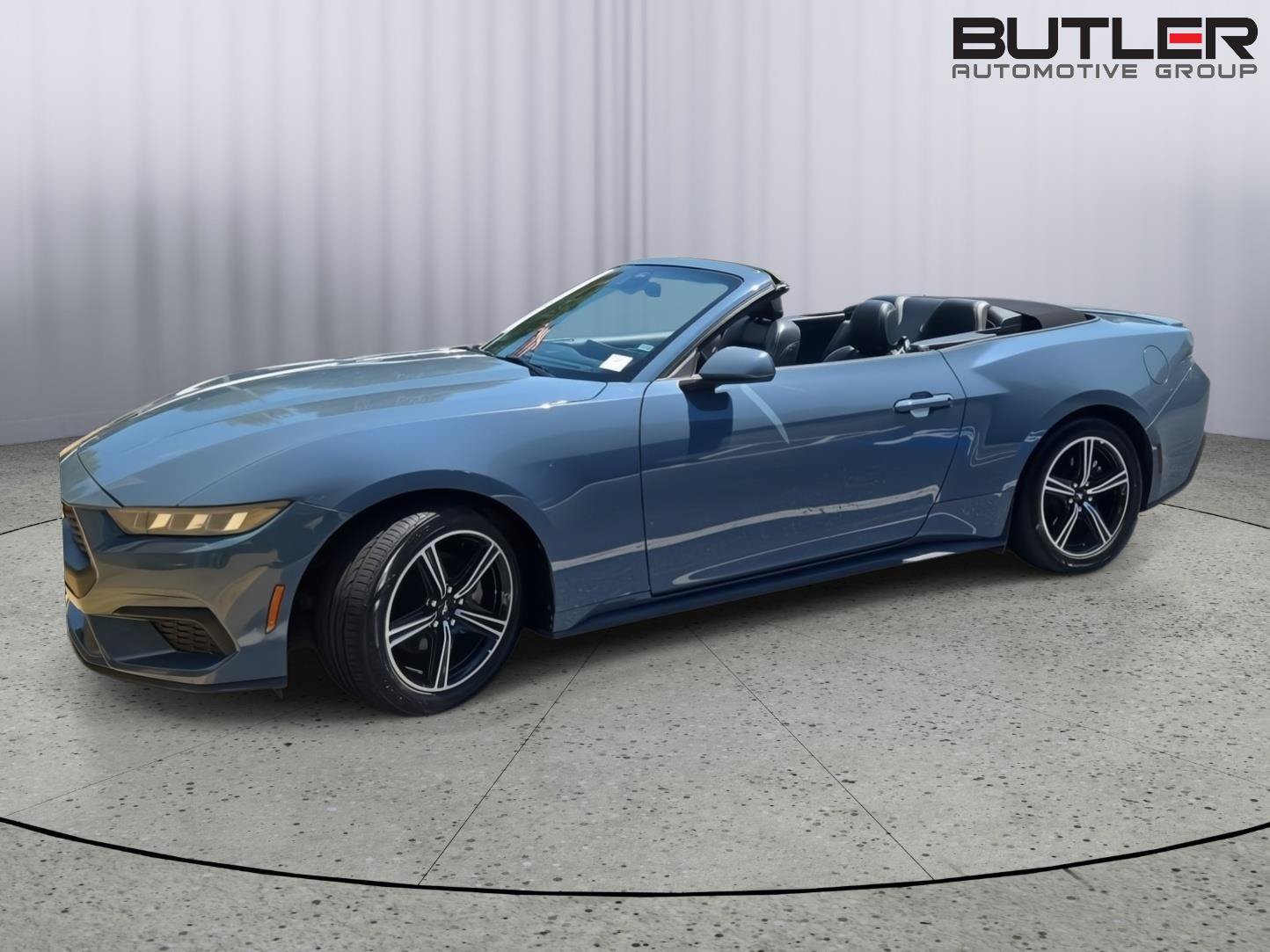 Used 2025 Ford Mustang Premium RWD image 3
